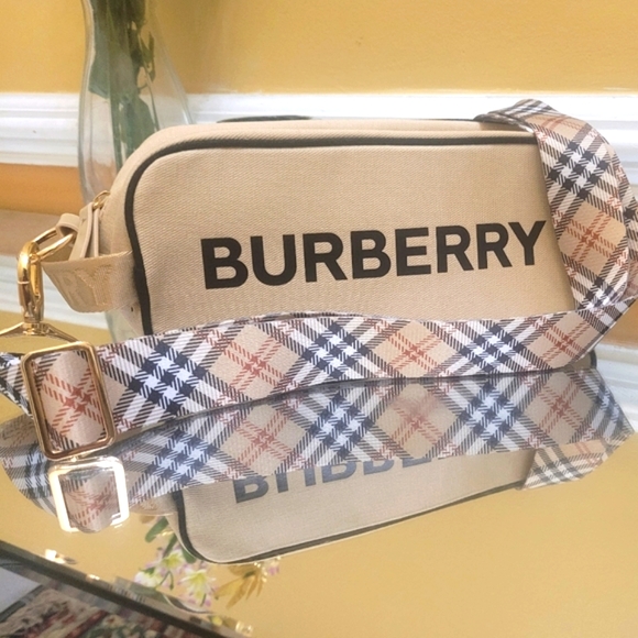 Burberry bag - Picture 3 of 17